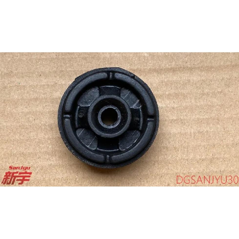 Outlander3 GF0W ОПОРА РАДИАТОРА, НИЖНИЙ бак под подушкой резиновые прокладки 1351A108 или 1351A037 1 шт.