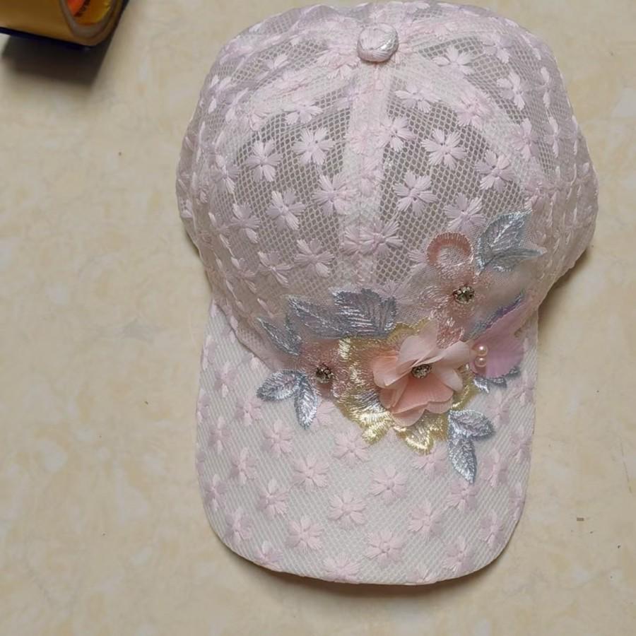 Dam Solhatt i Mesh i Koreansk Stil med Handgjord Blomapplikation