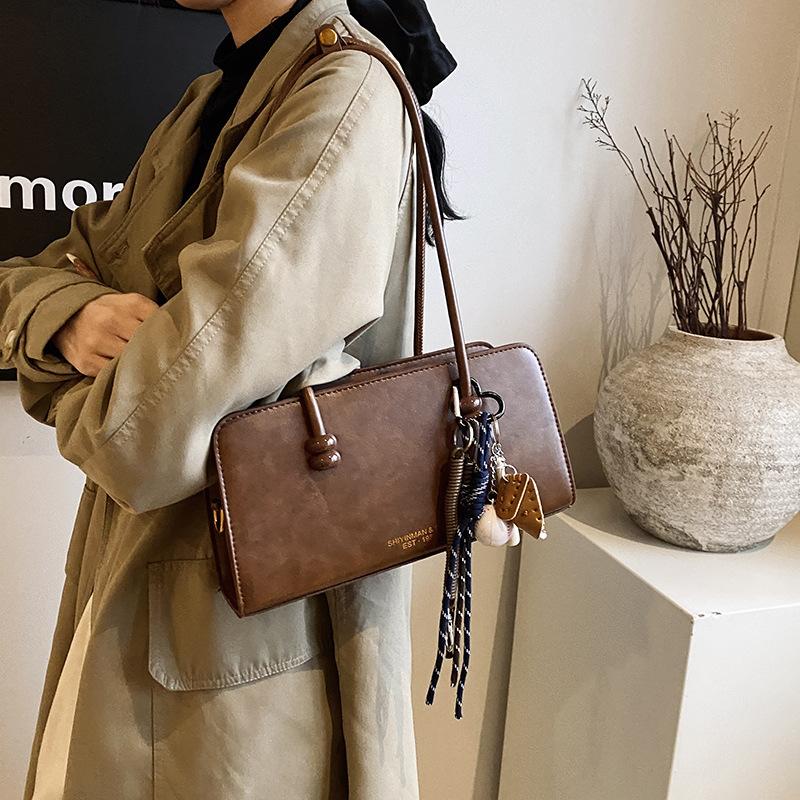

Premium retro oil wax leather handbag 2025 new large-capacity commuter shoulder armpit bag 27.5*6.5*14.5 коричневий