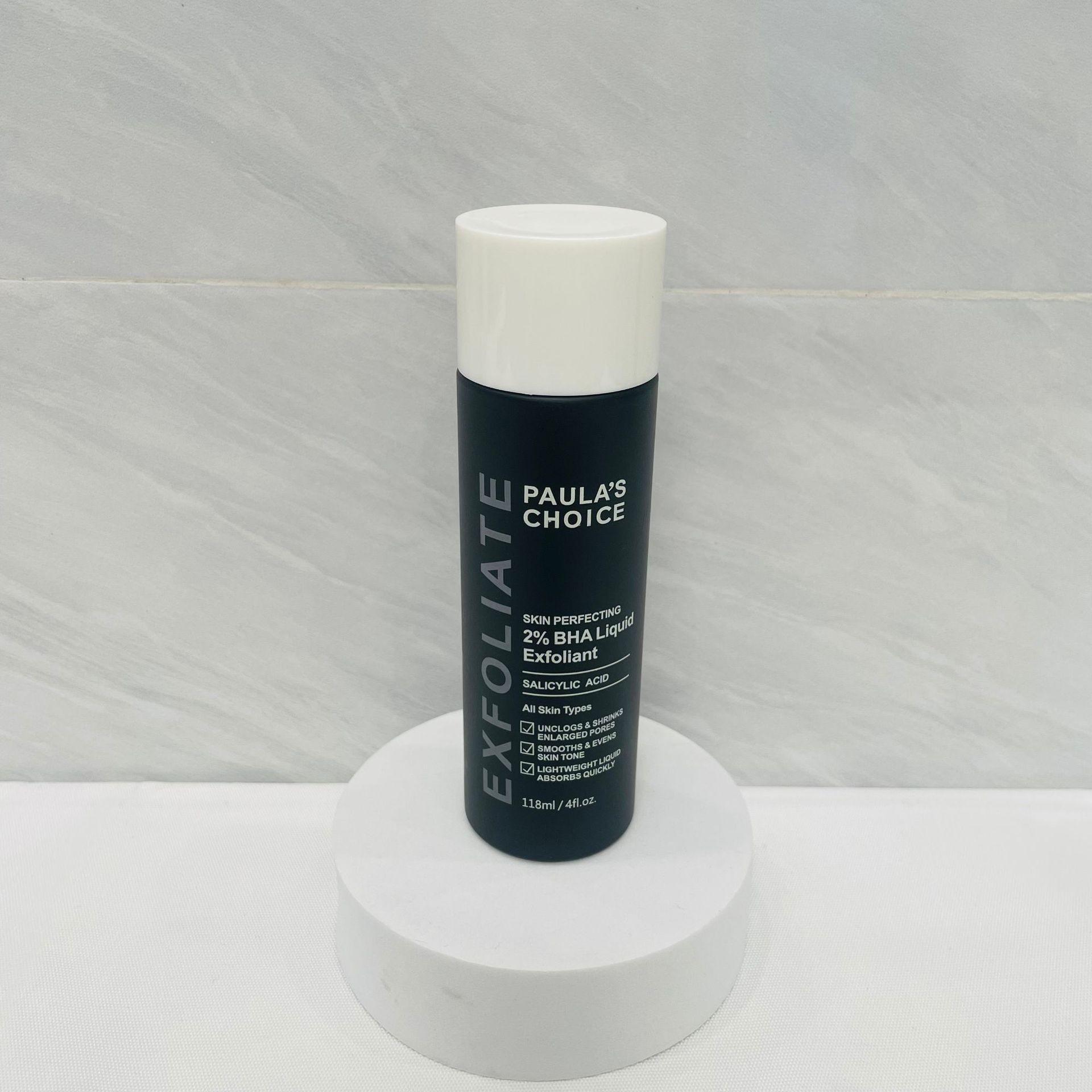 

Паула выбирает эссенцию с 2% салициловой кислотой для сужения пор, уменьшения следов от акне, закрытия комедонов и контроля жирности.