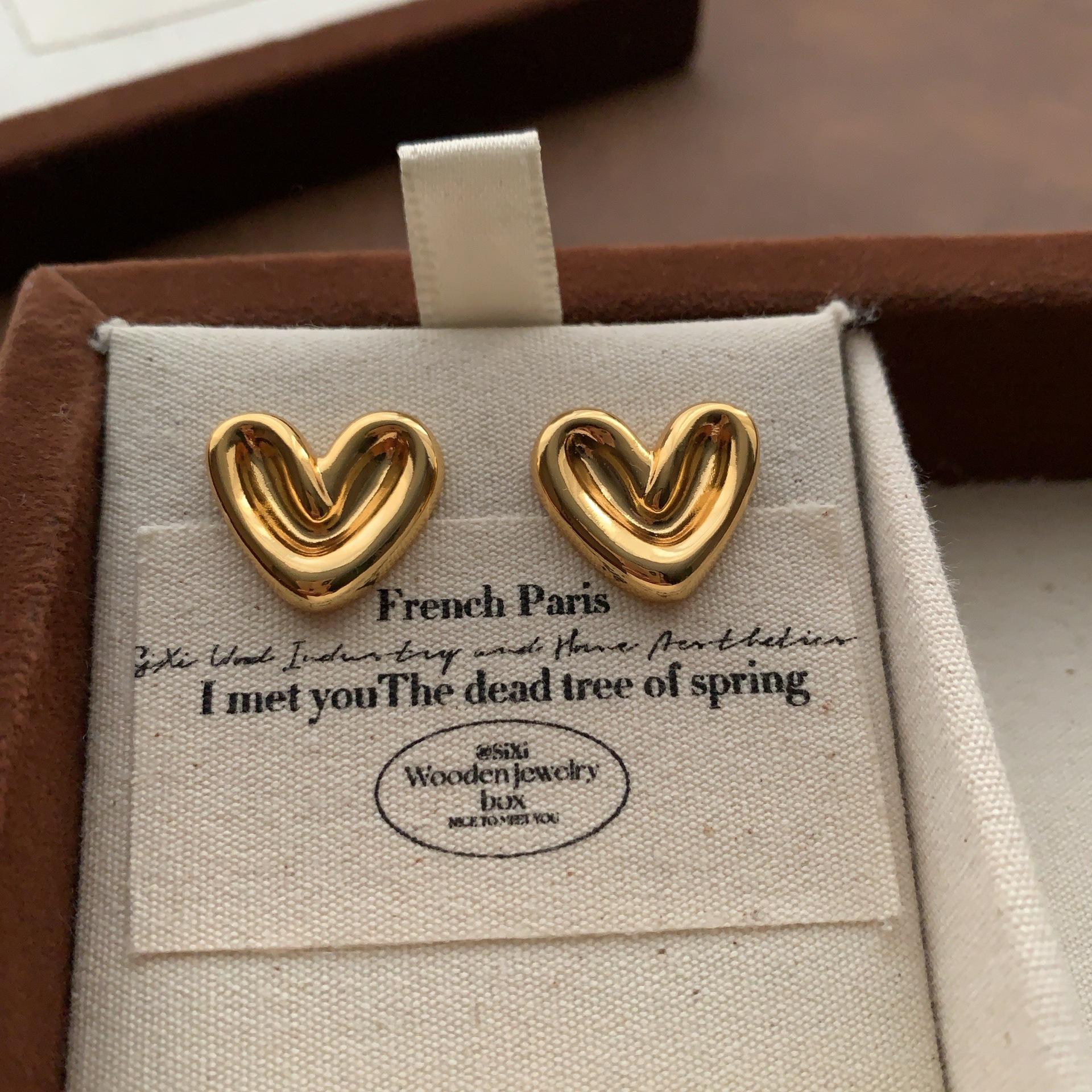 Simple, Concave Texture, Three-Dimensional Heart-Shaped Earrings, Stud Earrings, Light Luxury, Retro Fashion, Exquisite, High-End Texture