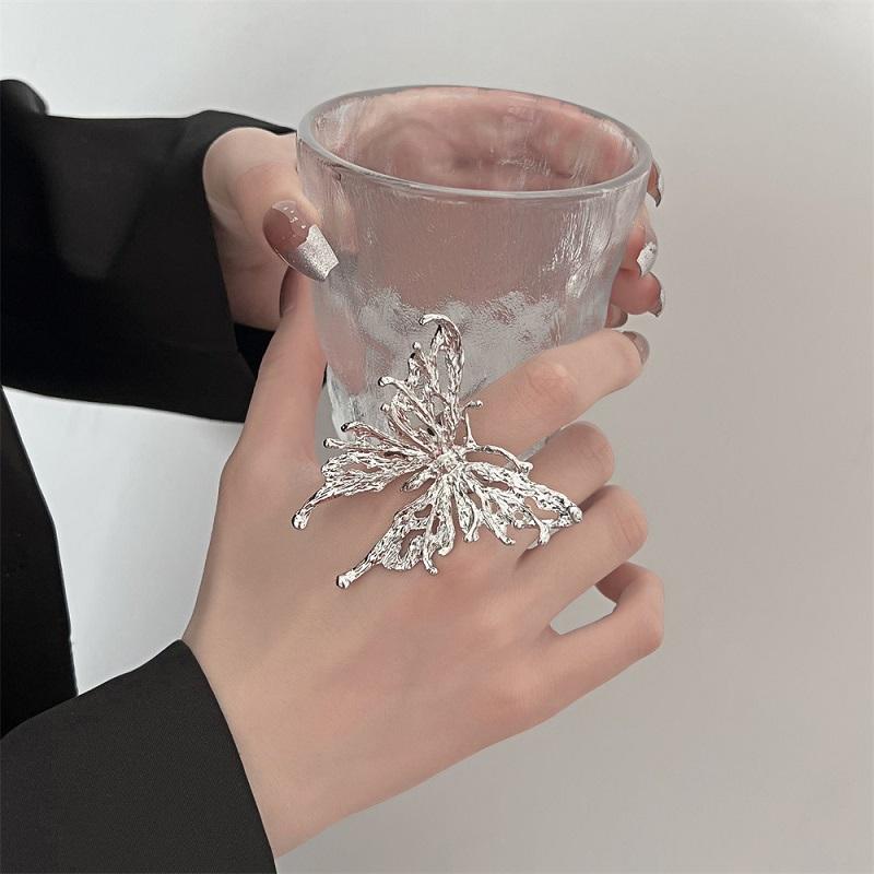 Vintage Punk Metall Svart Rose Flytende Sommerfugl Åpningsring for Kvinner Overdreven Justerbar Dyre-ring Estetiske Smykker