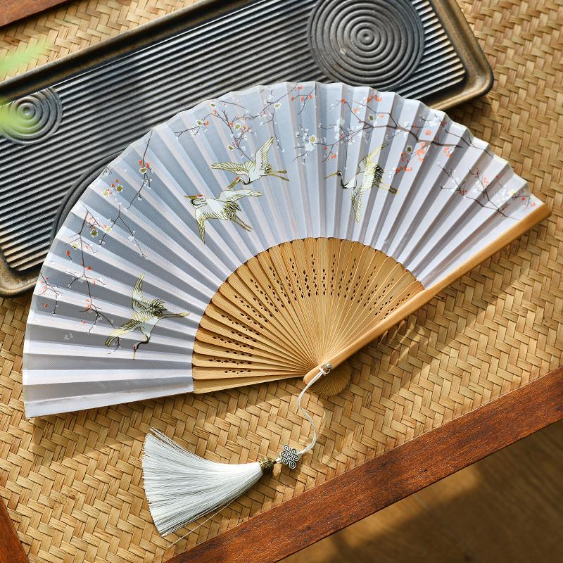 Vintage China-Chic Cheongsam Hanfu Fächer Antiker Stil Stoff Handgefertigt Bambusrippen Faltfächer Tanzaufführung Tragbarer Handfächer