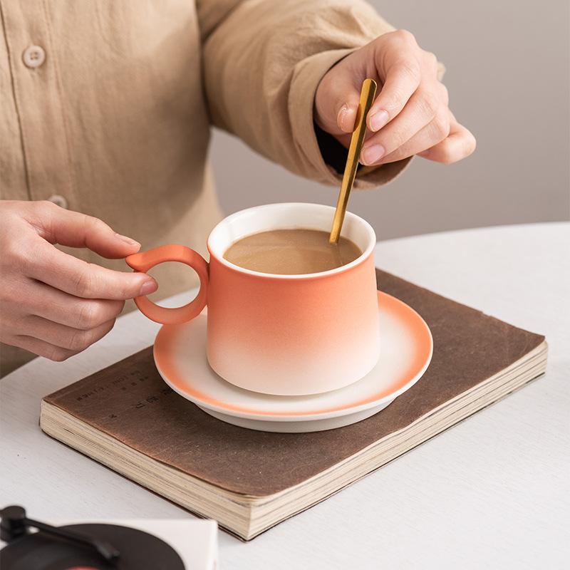 High-end coffee cup gradual change exquisite ceramic cup and saucer set high value mug light luxury design gift