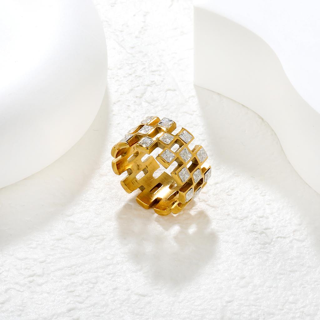 Fashion Vintage Jewelry 18K Gold PVD Plated White Emerald Zircon Ring 316L Stainless Steel Rings Custom Women's Waterproof Rings
