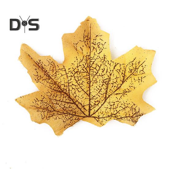 50Pcs Artificial Maple Leaf Realistic Cloth Autumn Leaves Indoor Outdoor Halloween Fall Harvest Thanksgiving Festival Wedding Party Decoration