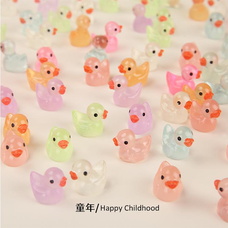 

50 шт. мультяшная миниатюрная модель утки с функцией ночника для украшения салона автомобиля и игровых аксессуаров для украшения дома