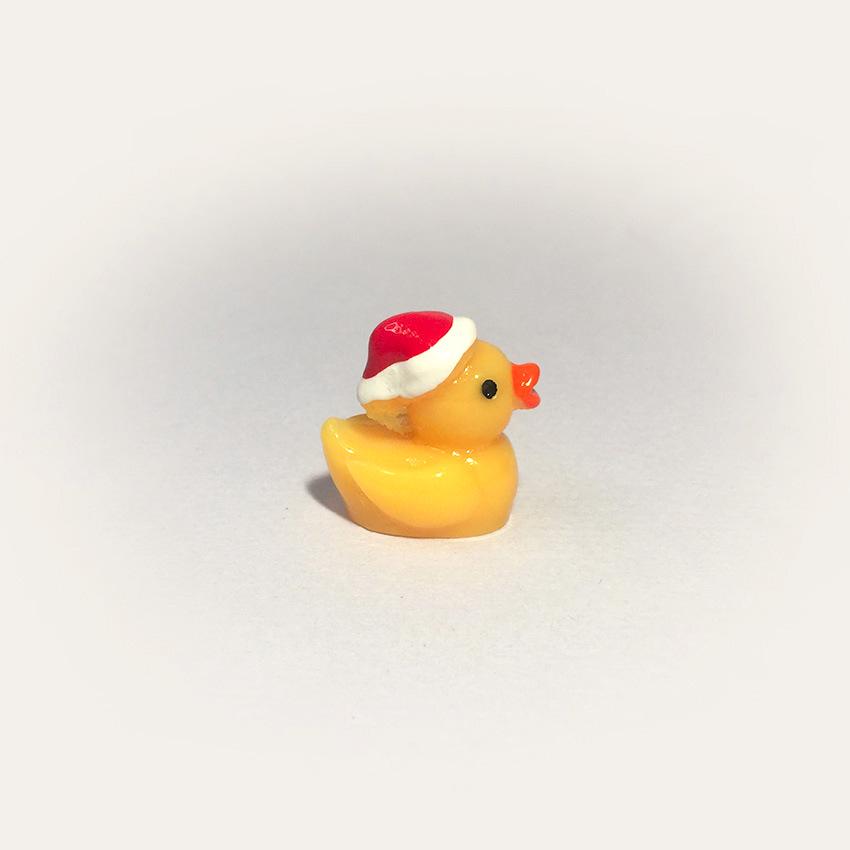 Vivid Luminous Duckling Pendant: Creative Micro-Landscape Ornament in Resin