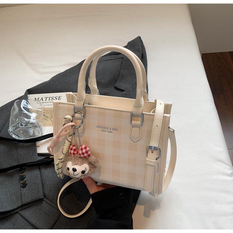 Versatile large-capacity commuter bag women's new Korean version of foreign-style plaid handbag fashion casual messenger bag