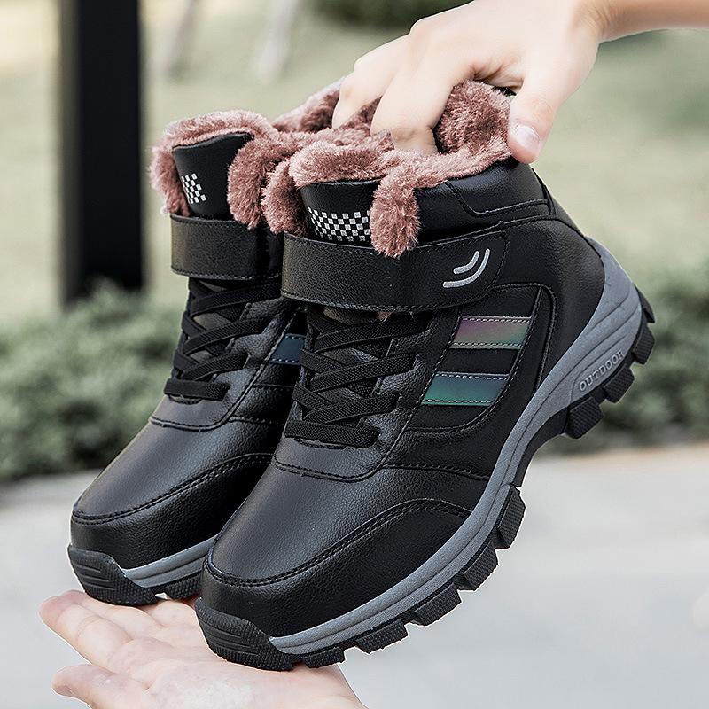 In Winter Velvet Cotton Shoes, Mom and Dad Shoes Are Thickened, Warm and Healthy Shoes, and the Leather Surface Is Waterproof and Healthy Shoes.