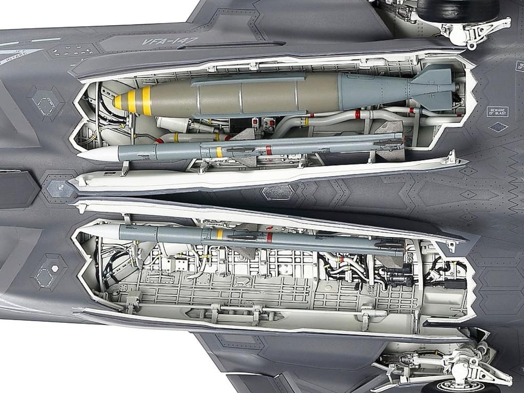 Tamiya 1/48 Masterpiece Aircraft Series No. 127 Lockheed Martin F-35C Lightning II Plastic Model Kit 61127 (Airplane)