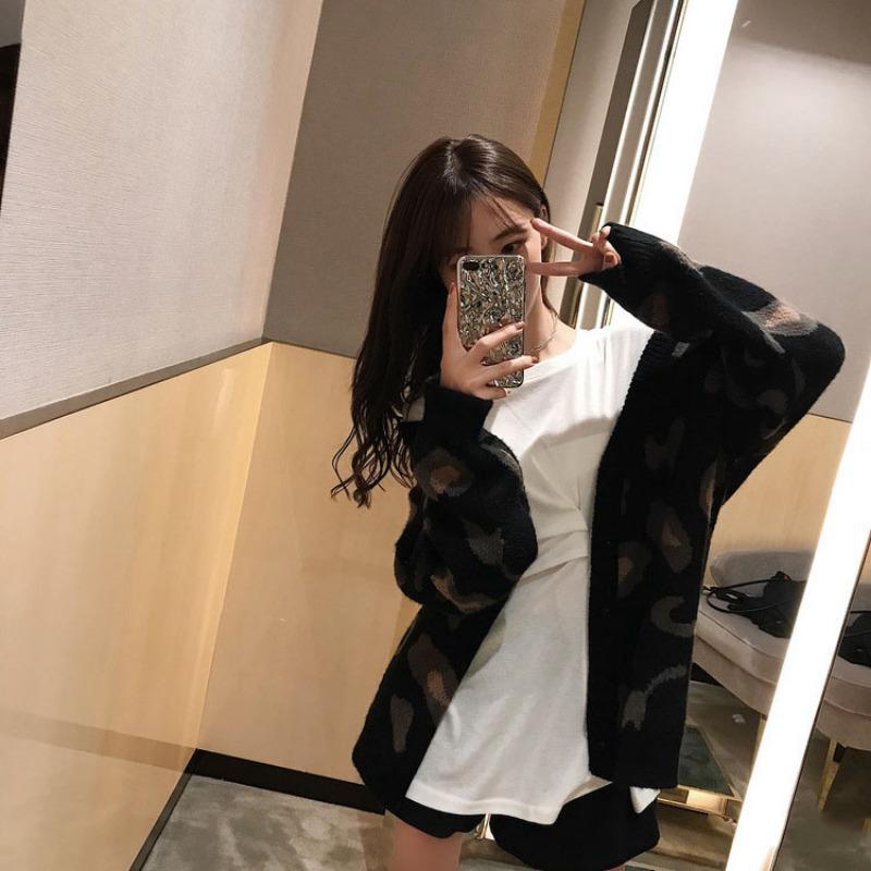 Autumn and winter fashion pink V-neck leopard print ladies sweater jacket, loose and thin lazy style black wool knit cardigan