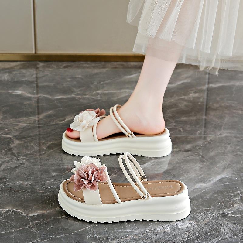 In the summer of 22, the new round head solid color large size European and American style flower one-word thick-bottomed cool slippers