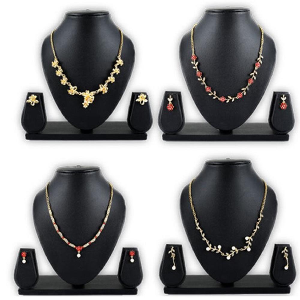 

Набор позолоченных ожерелий для женщин