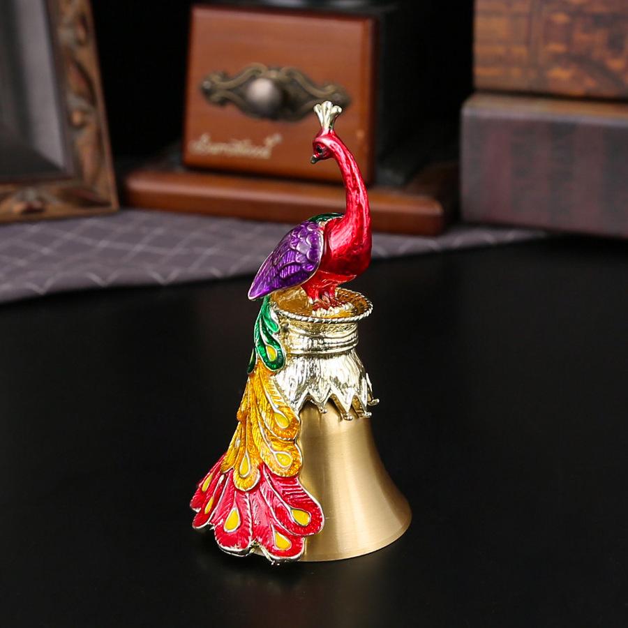Elegante Siebenfarbige Emaille Pfau Handglocke Metall Tischglocke Serviceglocke für Restaurant Kleine Handglocke Hand-Rufglocken