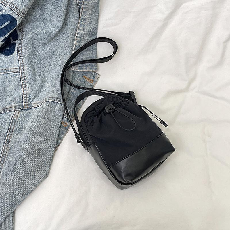 Niche sports messenger bag casual small bag street men and women simple 2025 spring trend shoulder bucket bag