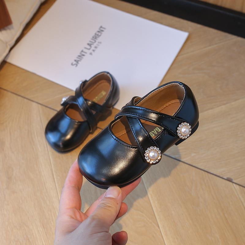 2024 Podzim Nové Dívčí Dětské Křížové Retro Dětské Mokasíny Roztomilé Princeznovské Boty z Měkké Podrážky Kožené Boty Malá Princezna Ležérní Boty