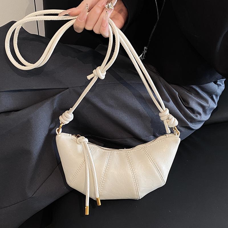 Einfache französische Croissant-Tasche Modisches und Nischen-Design Vielseitige und lässige Umhängetasche für Damen
