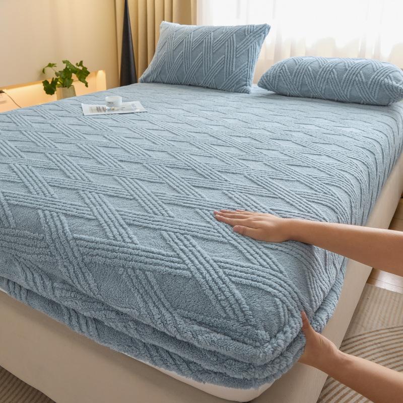 2025Winter Taffeta Fleece Bed Sheet Simple Single Piece Warm Coral Fleece Thickened Flannel Protector Non-Slip Bed Cover