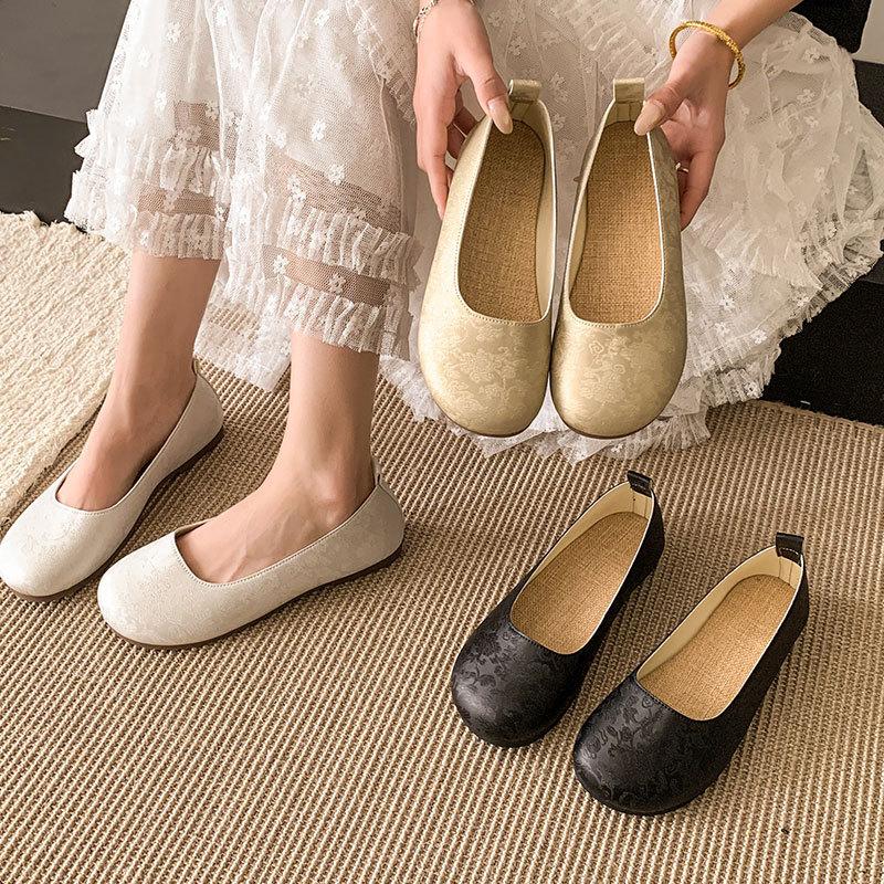 ladyshoes women's autumn flats soft leather 2025 new round head shallow mouth single shoes French soft sole grandma shoes Doudou shoes women