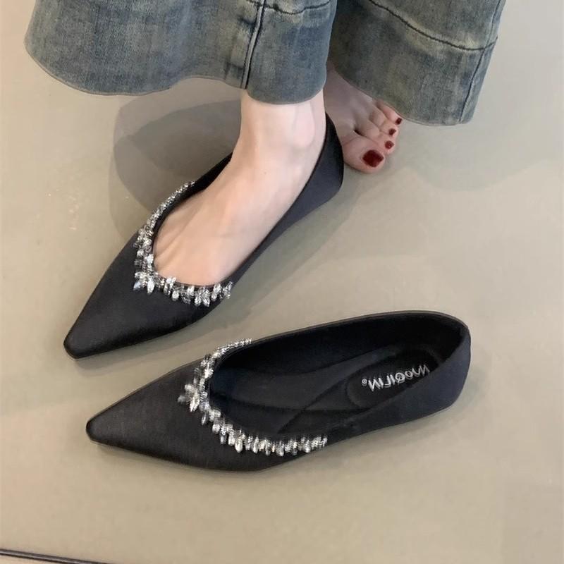 Pointed inner height increase single shoes children's 2025 spring Korean version Xiaoxiangfeng shallow mouth rhinestone soft leather thick sole Doud
