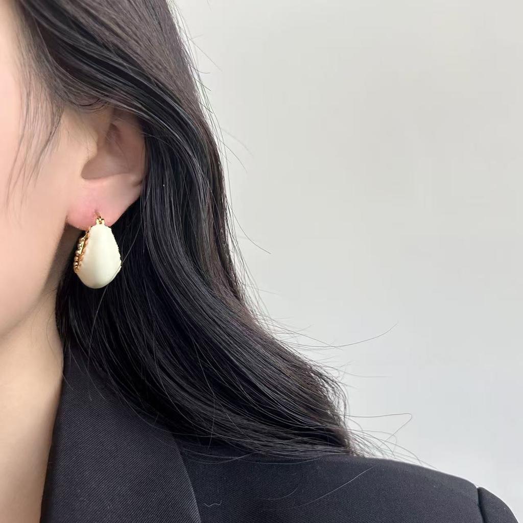 Retro Bead Edge Burgundy Earrings Ear Buckle Niche Design Celebrity Autumn And Winter Simple Fresh Temperament Muse Earrings