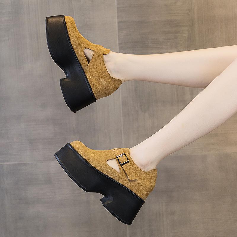 

Японские маленькие кожаные туфли женские весна 2025 новые толстый каблук туфли-маффины Т-образная застежка универсальные повседневные толстая подошва увеличивают тренд 39 верблюд