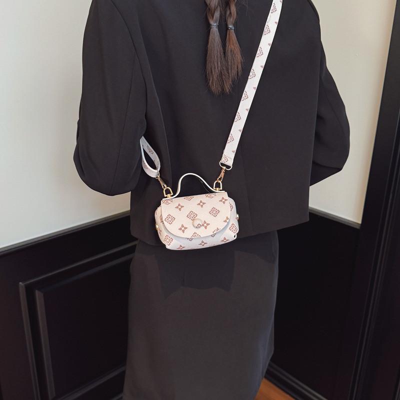 Pu Leather Small Shoulder Bag For Women With Simple Design And Card Pocket For Daily Use