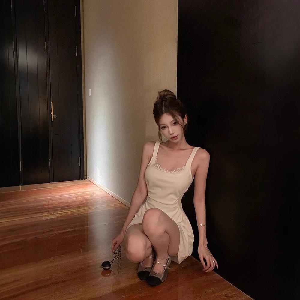 Francouzské krajkové šaty na ramínka pro ženy Čistý luxusní styl a high-endové Letní Obepínající pas, aby vypadaly štíhle a sexy Bez ramínek Krátká sukně