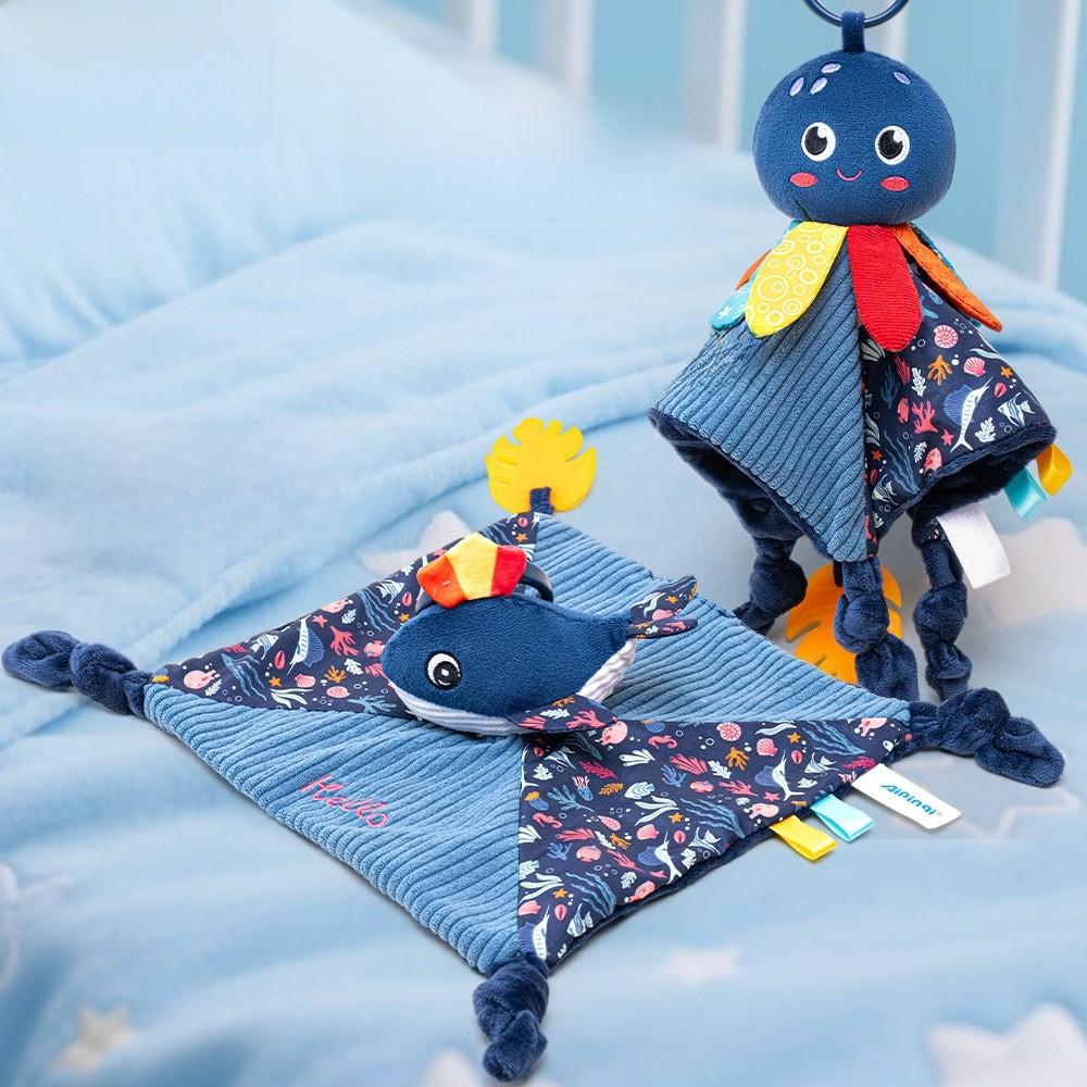 Copertina peluche a tema oceano con massaggiagengive e sonaglio per neonati e lattanti