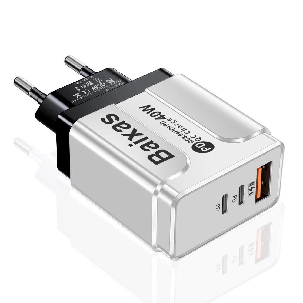 Universal Power Adapter: Compatible with UK, EU, US, AU Standards, 1 USB & 2 PD Ports.