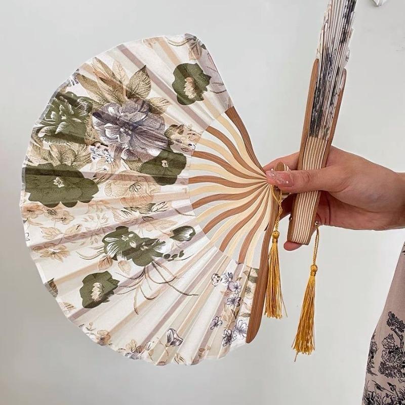 Small fan portable antique shell fan folding cool fan props Hanfu classical Chinese fan folding fan