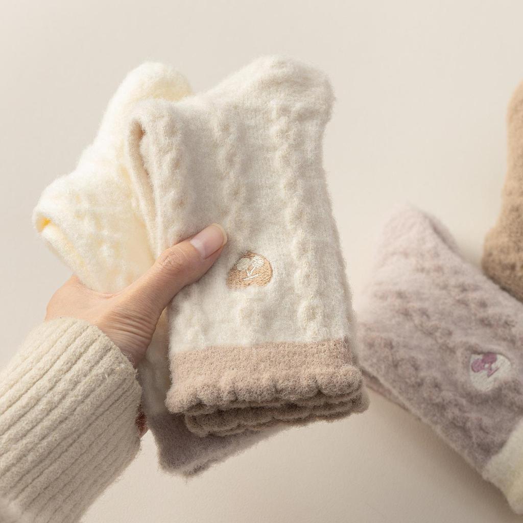 Korean Style Women's Mid-Calf Lace Color Block Wool Socks with Heart Embroidery - Fleece-Lined for Extra Warmth