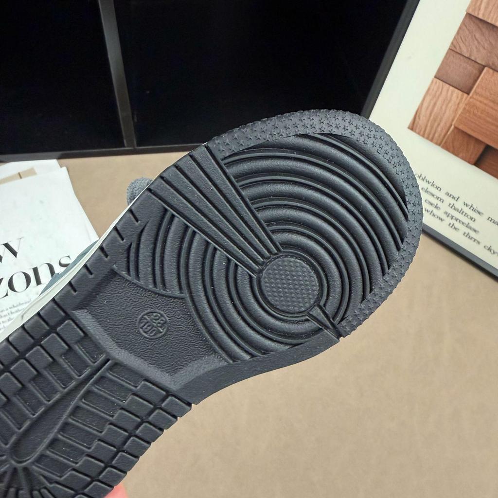 Children's Unisex Breathable Non-Slip Low-Top Sports Shoes for Spring/Autumn Versatile Student Casual Wear