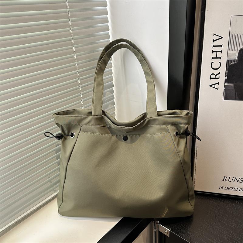 

Сумка большой вместимости женская 2025 новая модная универсальная сумка-мессенджер для студентов колледжа на плечо для поездок на работу сумка-тоут