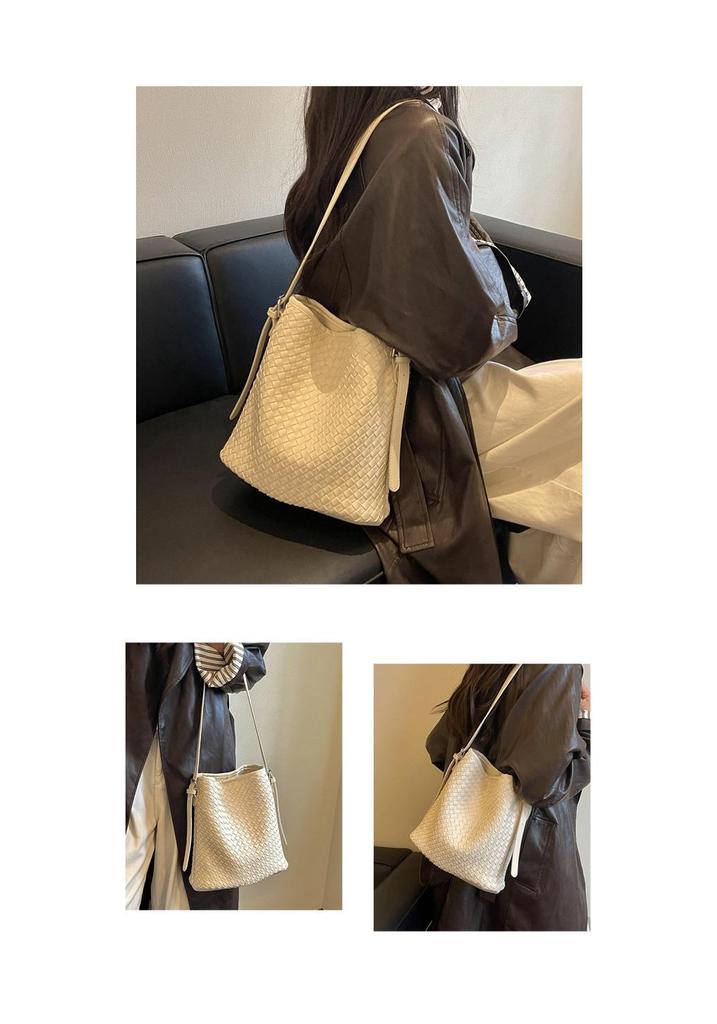 Women's Retro Woven Leather Bucket Bag - Versatile Crossbody for Work and Commute