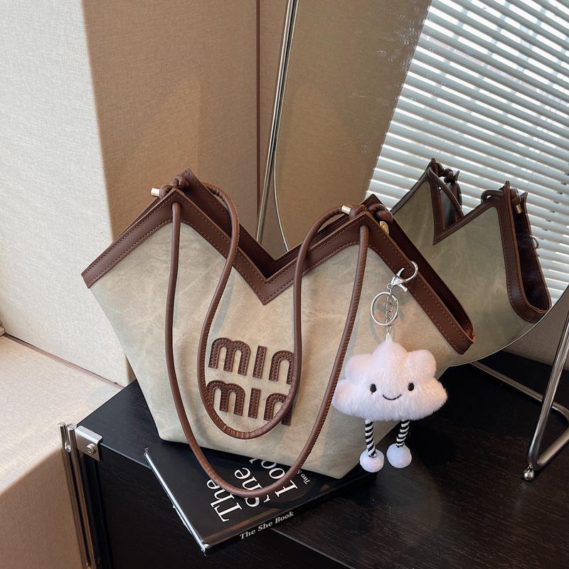 Niche Design Bag Women's Large-capacity New Versatile Shoulder Bag Leisure Student Class Tote Bag