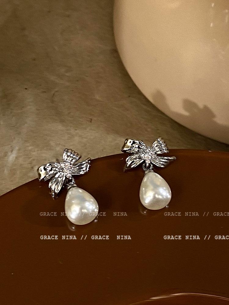 

Autumn and winter high sense~ bow pearl stud earrings women s niche design temperament earrings earrings new fashion