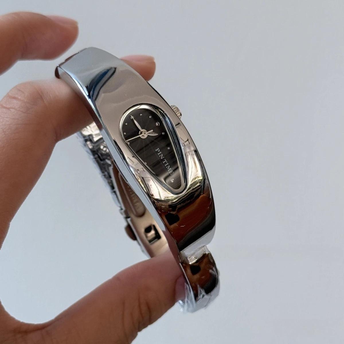 

Y2k Teardrop Shaped Bracelet Watch Female Couple Exquisite Light Luxury Senior Sense of Antique Millennium Wind Quartz Watch