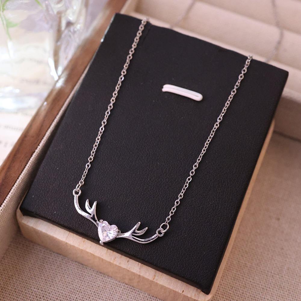 Minimalist Antler Heart Pendant Necklace - Gold Plated Pink Zircon Deer Horn Collarbone Chain for Women Sweet Jewelry