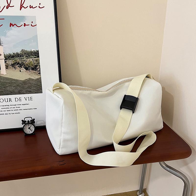 Minimalist Large Capacity Canvas Messenger Bag For Daily Commute And Street Style