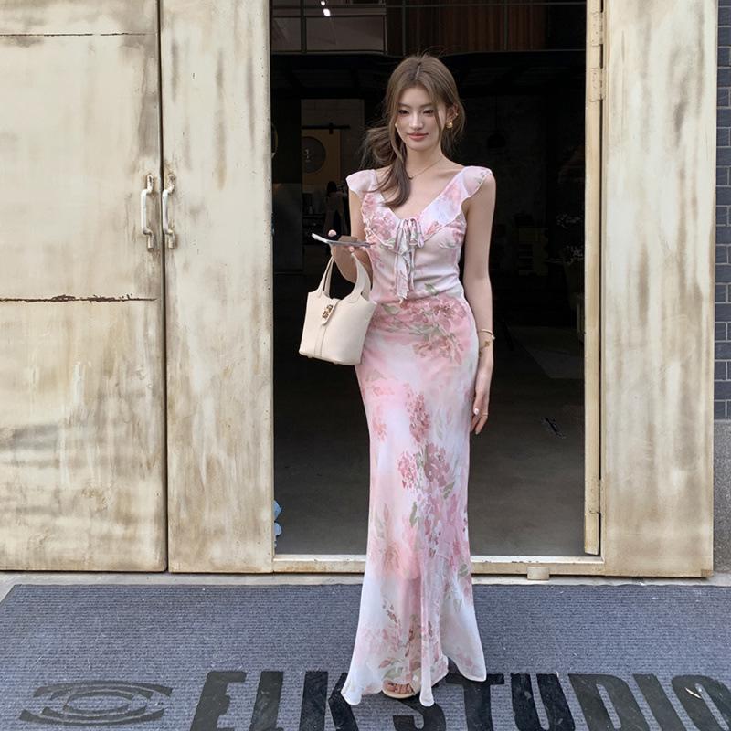 French Floral Print Dress, Spring/Summer 2026 – Elegant, Waist-Cinching, Slim-Fitting, Long Skirt.