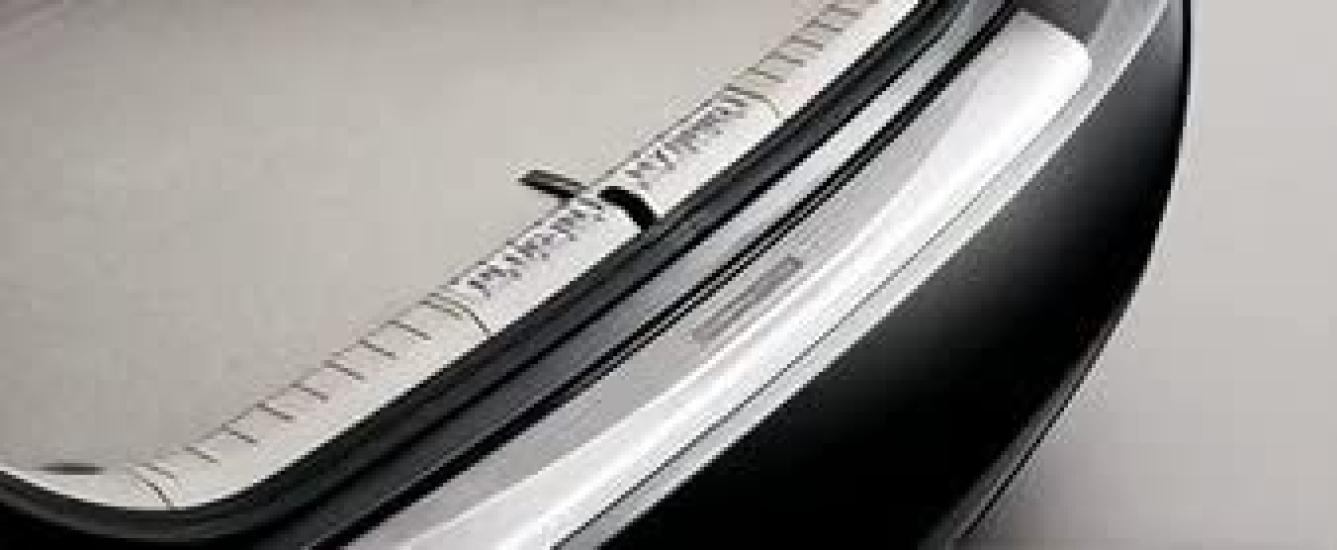 

Оригинальные запчасти Toyota Prius PHV Prius PHV Защитная накладка на задний бампер [ZVW35] 08475-47070