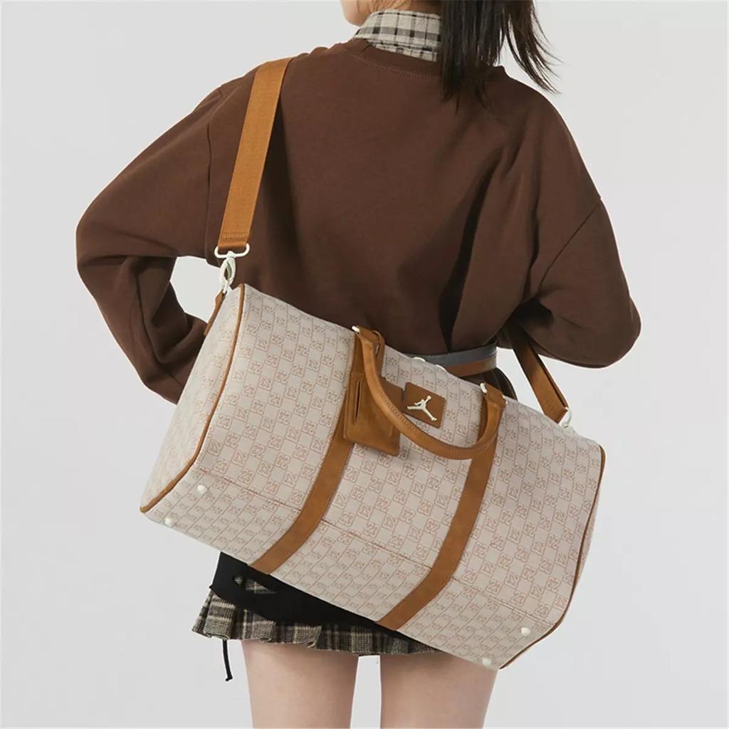 Jordan Sac de Sport à Carreaux en Polyester Grande Capacité pour Entraînement de Basket-ball Voyage Sac Bandoulière Bandoulière Sacs Unisexes Beige JD2413019AD001