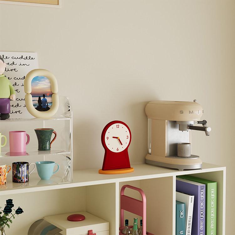Elegant Desktop Clock Ornament: Creative Small Living Room & Bedside Table Display