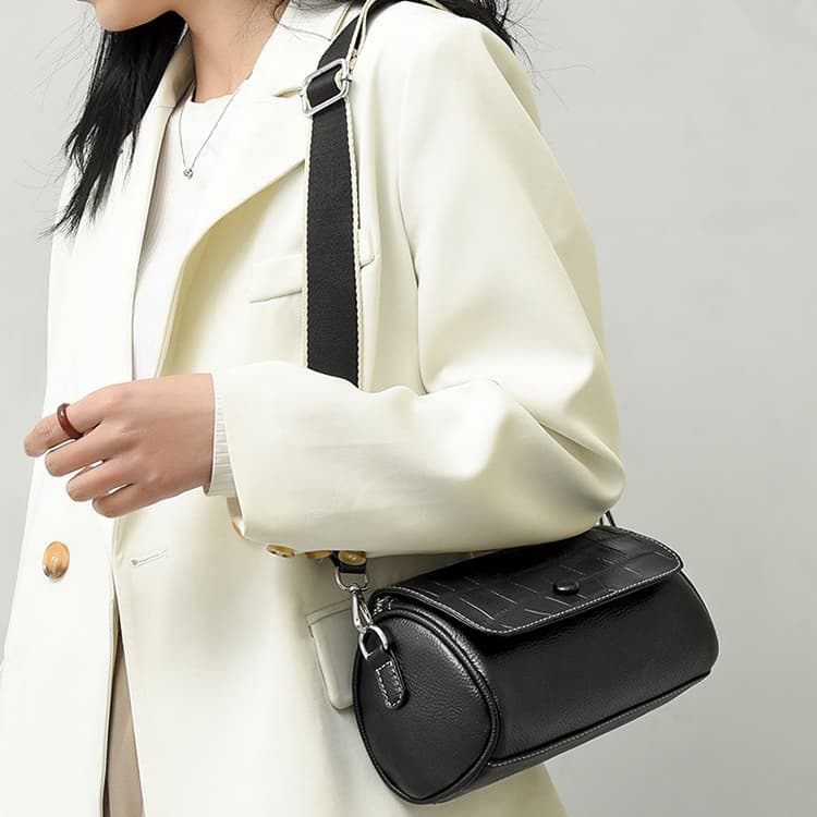 New Women's Versatile Underarm Bag Oblique Span Shoulder Bag