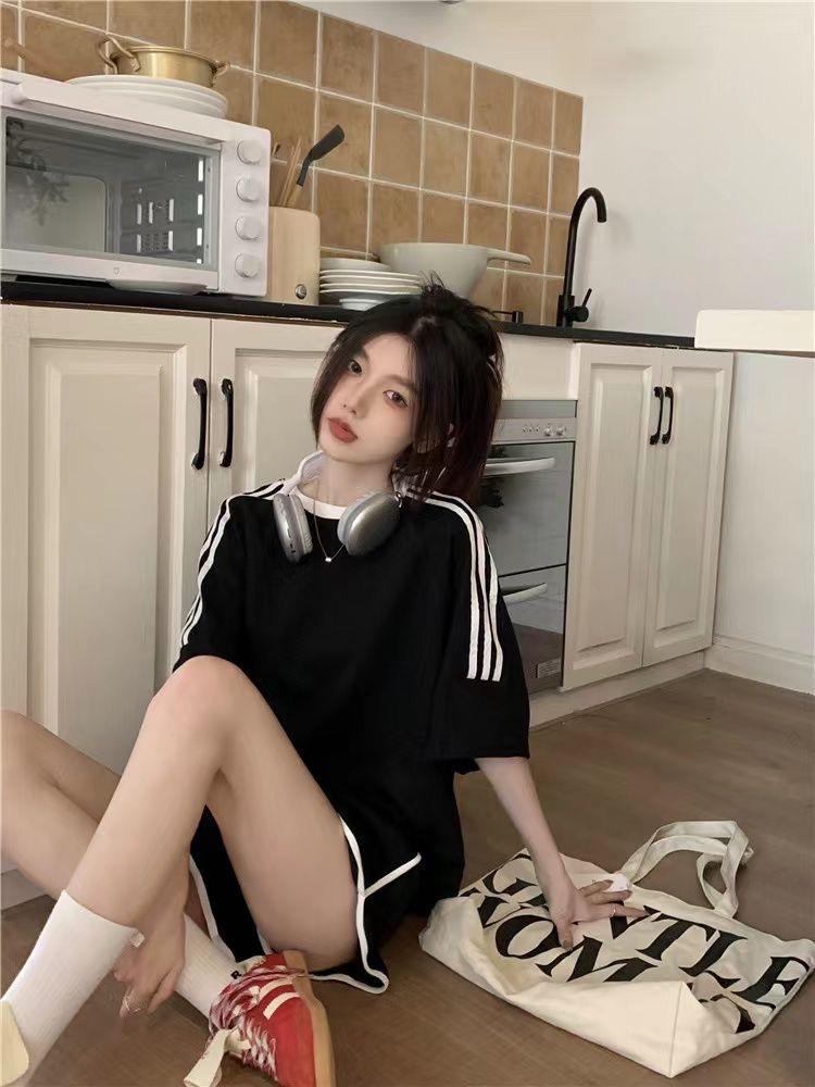 Trendy Striped Summer Suit: Stylish 2-Piece Shorts Set for Women