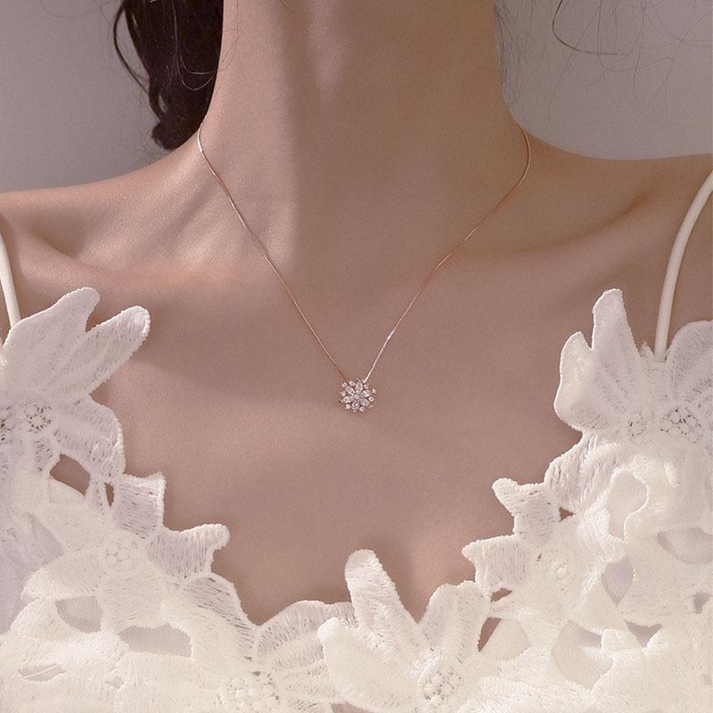 Snowflake necklace female collarbone chain ins simple and versatile niche design girlfriend duo