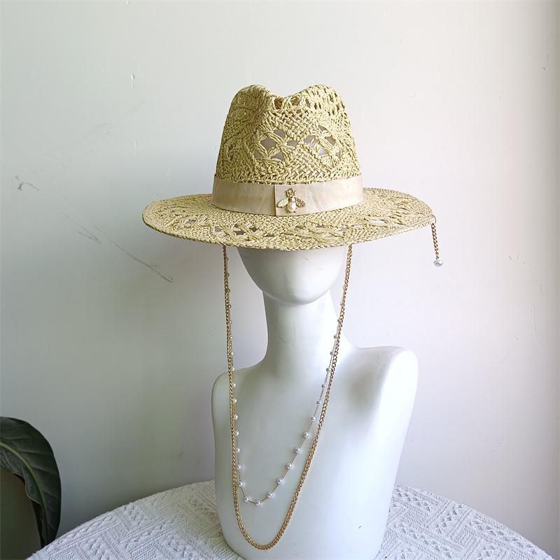 Nuovi Cappelli di Paglia da Donna alla Moda con Ape Metallica Lettera Eleganti per le Vacanze Cappello Boater Estivo a Tesa Piatta Cappello da Sole da Spiaggia