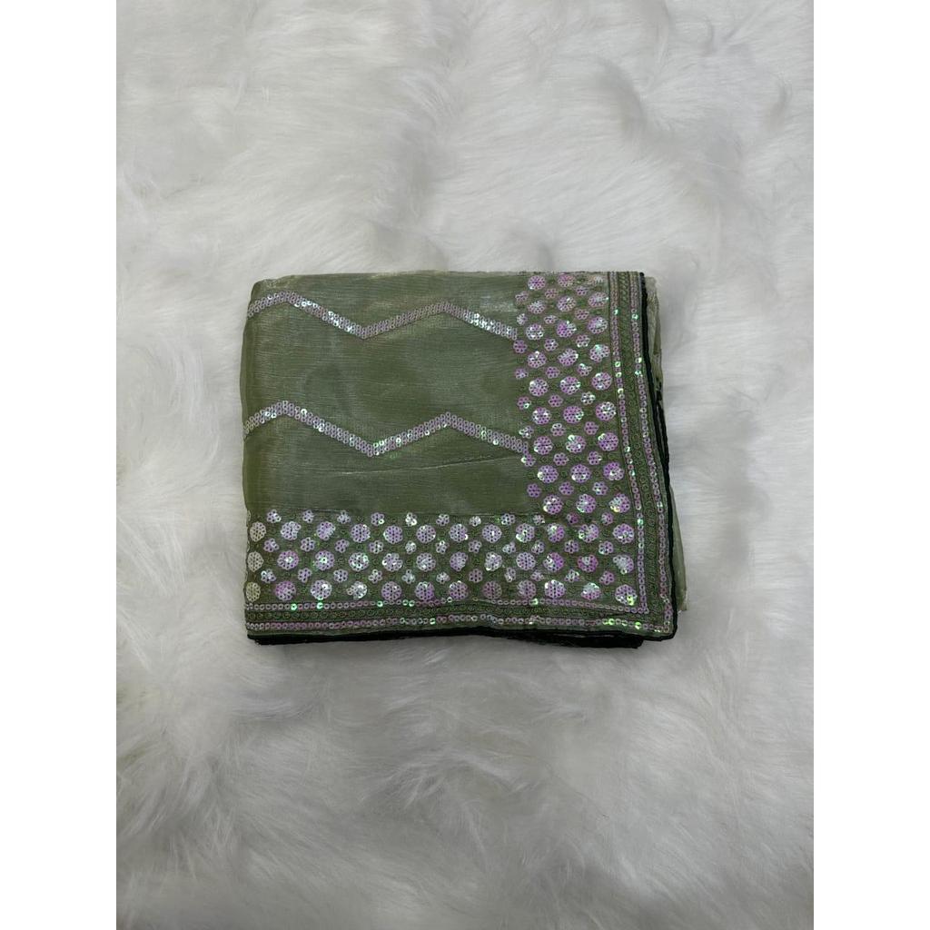 Sárí s krásnou 5mm flitrovou výšivkou C-Pallu a kontrastní lemovací bordurou